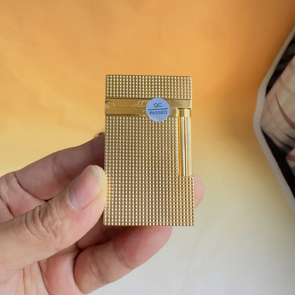 Dupont lighter Luxe merk aansteker, met een helder en luid geluid, een perfect cadeau voor mannen, inclusief gepersonaliseerde accessoires. Dupont  Logo