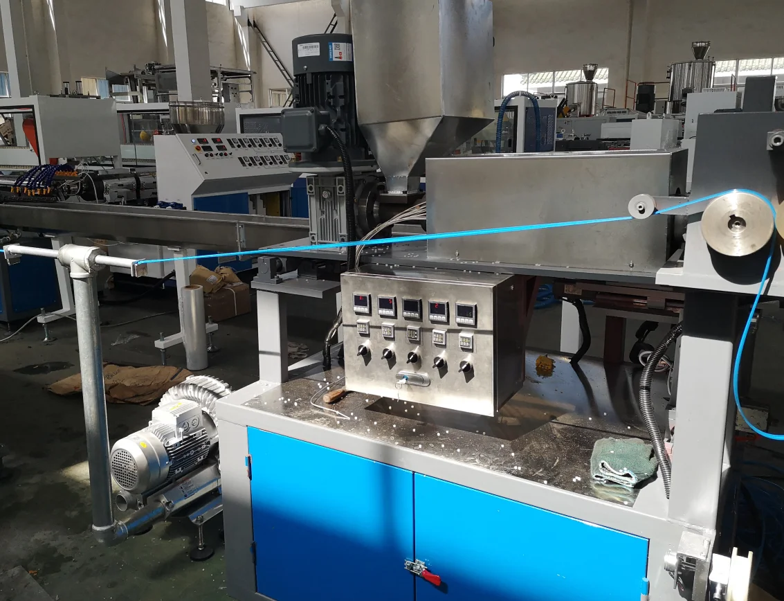 Macchina per la lavorazione della produzione di tubi di aspirazione di scarico per piscine automatiche per tubi di aspirazione in plastica