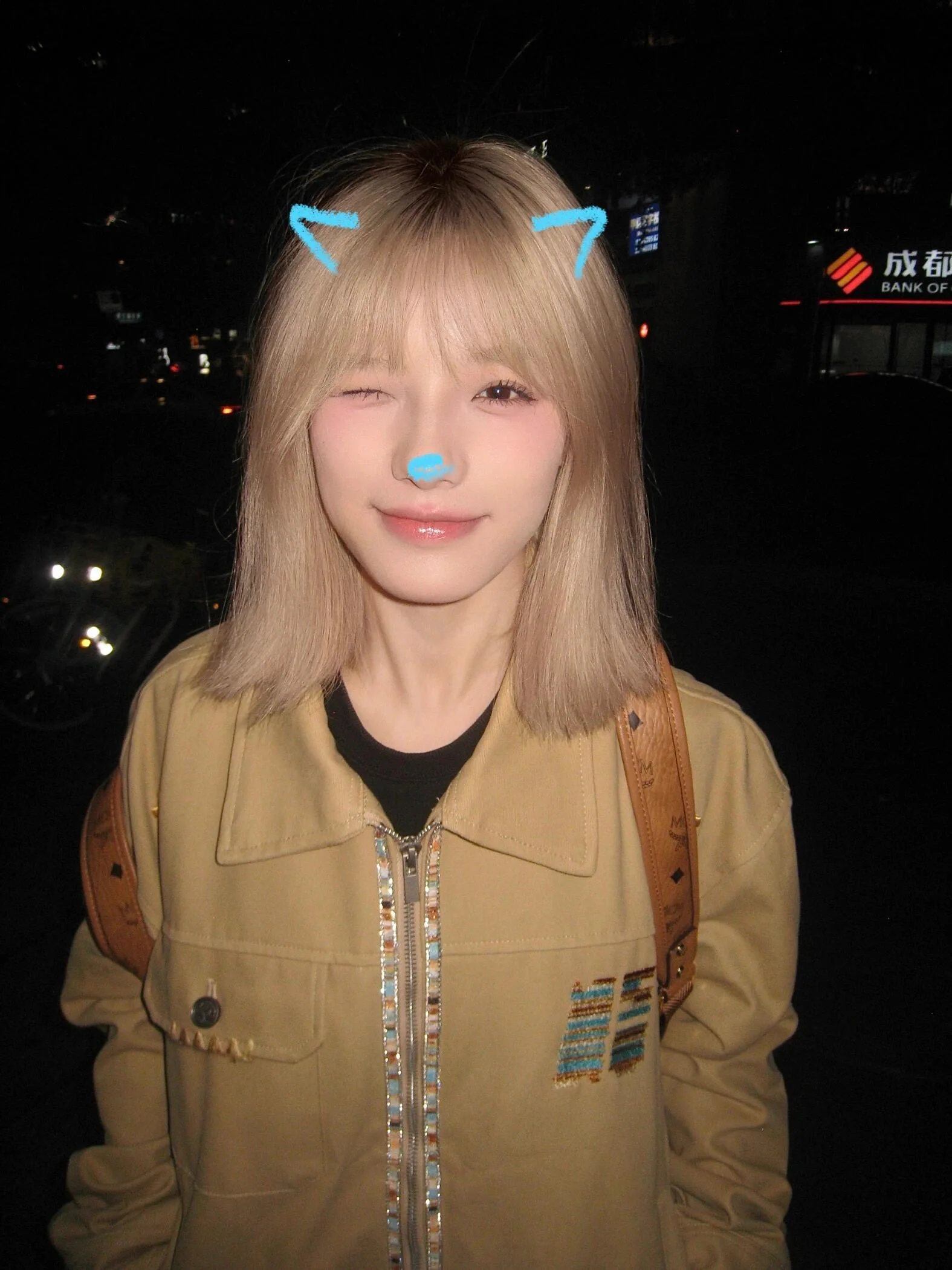 

Бейсбольные куртки женские нейлоновые 2025 Весна Ветрозащитные трикотажные на молнии со стразами для города, плотные, с защитой от ультрафиолета, текстурированные, в стиле сукажан