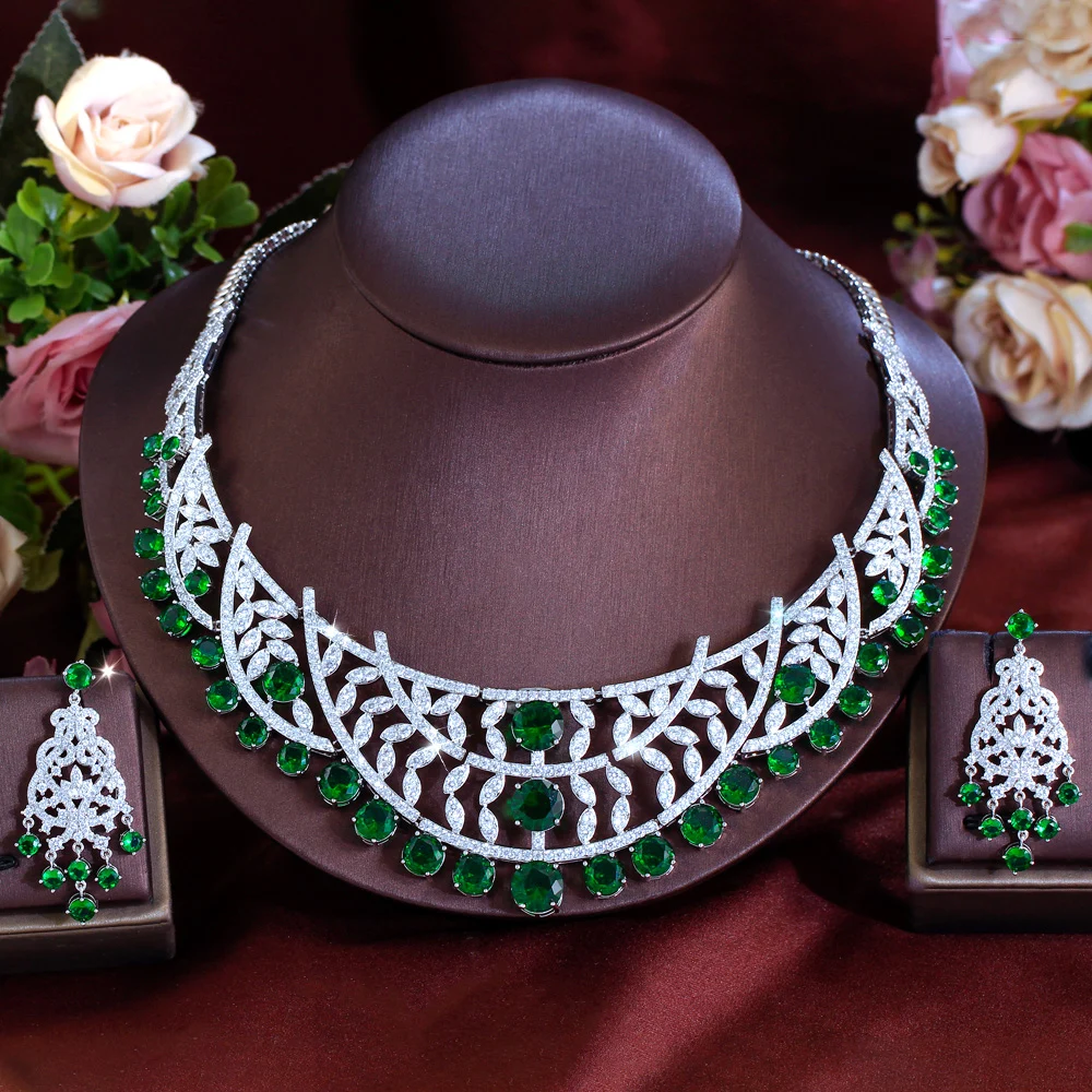 

BeaQueen Sparkling Green Round Cubic Zircon Hollow Cut Necklace Dangling Earring 2pcs Jewelry Set for Women Wedding Party T0989