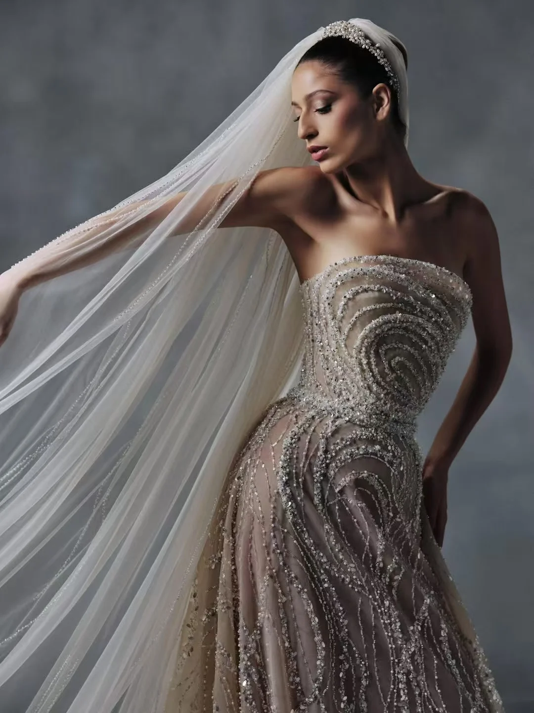 

Luxury Sparkly Wedding Dress Strapless Beaded Bridal Gown with Detachable Train Crystal Pearl Custom Made amanda novias officia