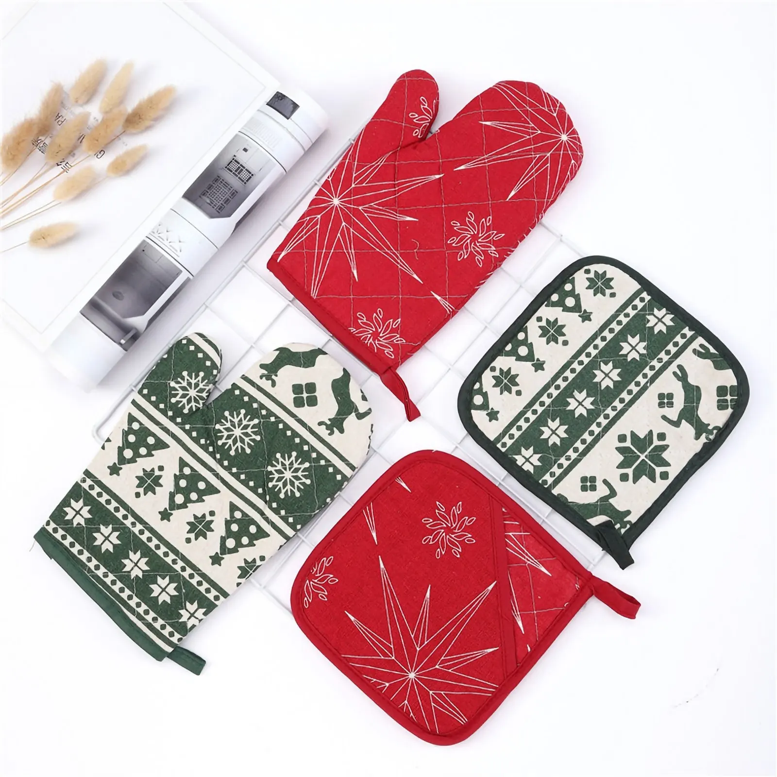 

Christmas Anti scald Gloves Oven Mitts Pot Holder Pad Heat Resistant Kitchen Supplies Materials Suitable Cooking Baking