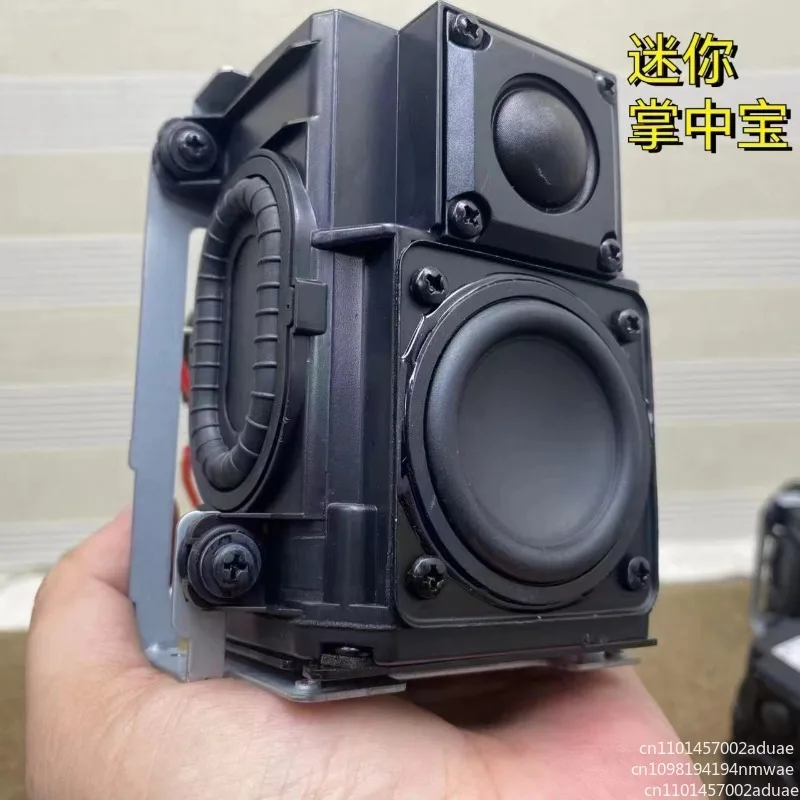 

Разборка акустической системы: двухполосный 1-дюймовый высокочастотный динамик с шелковой мембраной, 2-дюймовый широкодиапазонный динамик с длинным ходом и полипропиленовым диффузором, пассивный аудиодинамик.