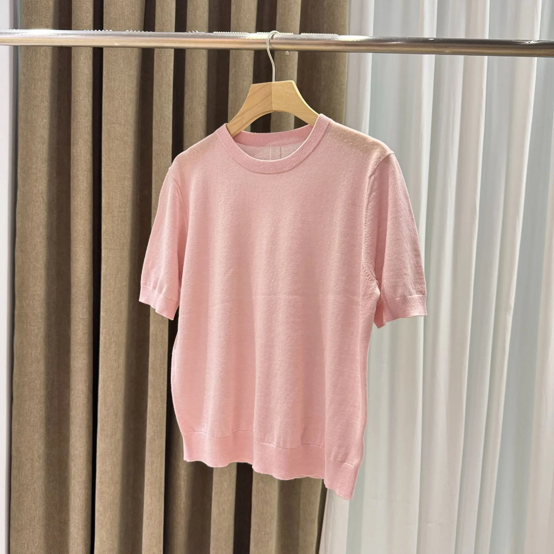 2025 letni nowy jedwabny kaszmirowy krótki rękaw wysokiej jakości prosty sweter z dzianiny na wszystkie mecze cienki T-Shirt damski