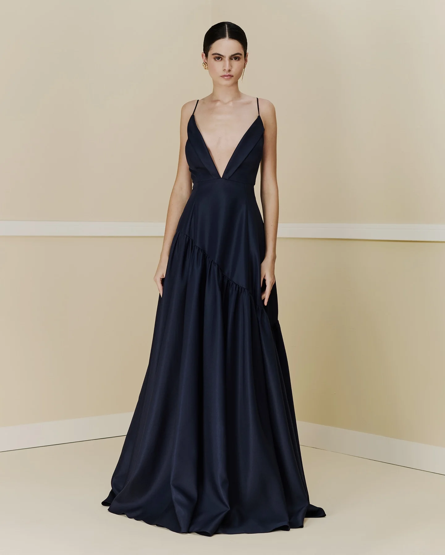 Изящное вечернее платье на тонких бретельках с v-образным вырезом по индивидуальному заказу, модные платья знаменитостей с бантом на спине, сексуальные платья с открытой спиной для особых случаев