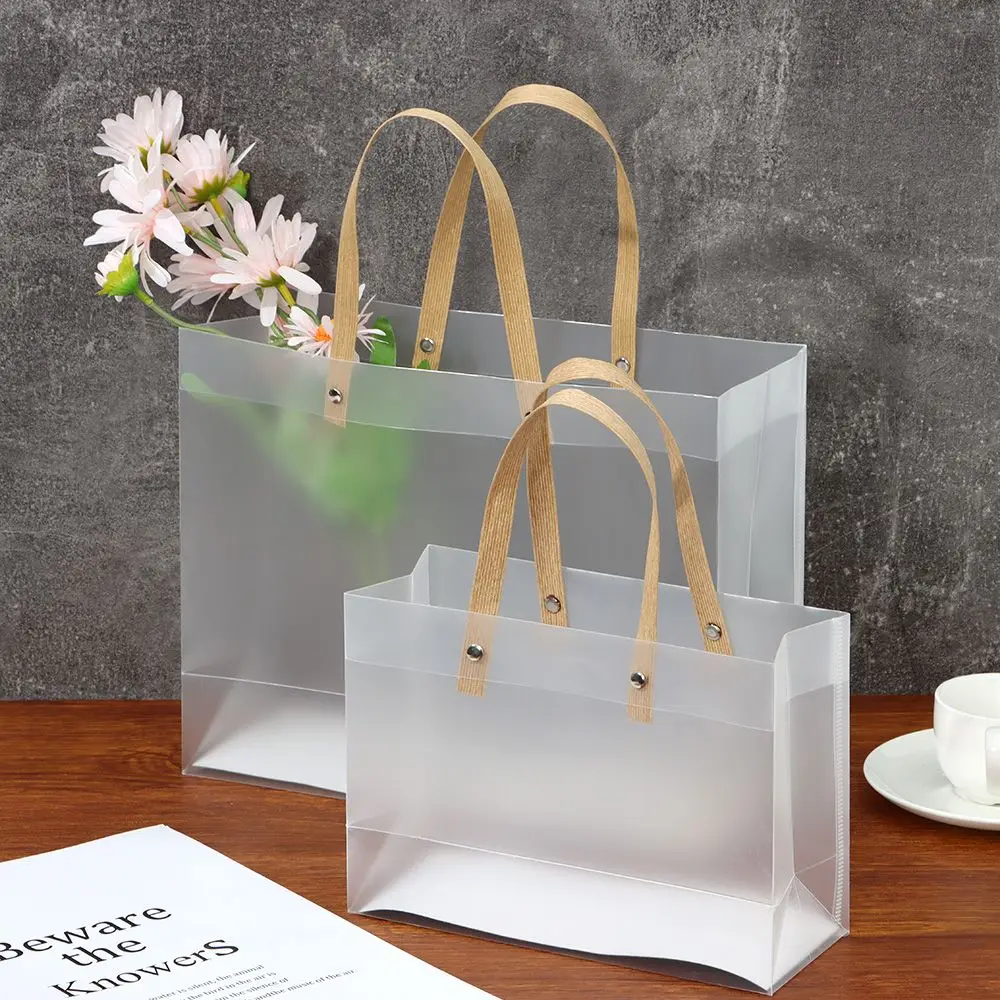 Tote traslucido sacchetti in PP smerigliato sacchetti regalo in plastica con manici forniture per decorazioni per sacchetti di gioielli di caramelle