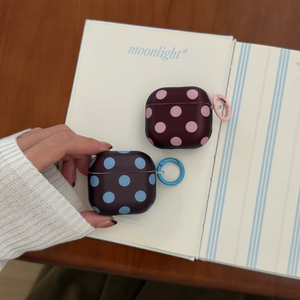 Funda protectora para auriculares Bluetooth con diseño retro de lunares grandes en tonos rosa y azul, ideal para otoño e invierno, compatible con AirPods 2, 3, 4, 5, Pro, Pro2 y Pro3.