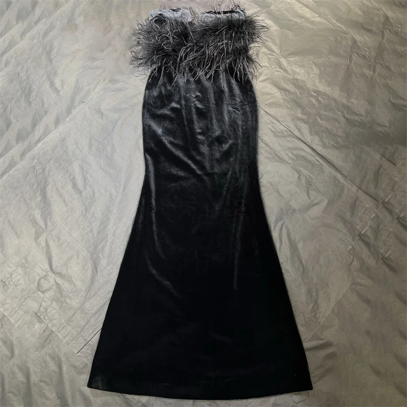 

Women's dress Winter 2025 new velvet slim fit sleeveless dress ostrich feathers decorative long dress Off shoulder party dresses
