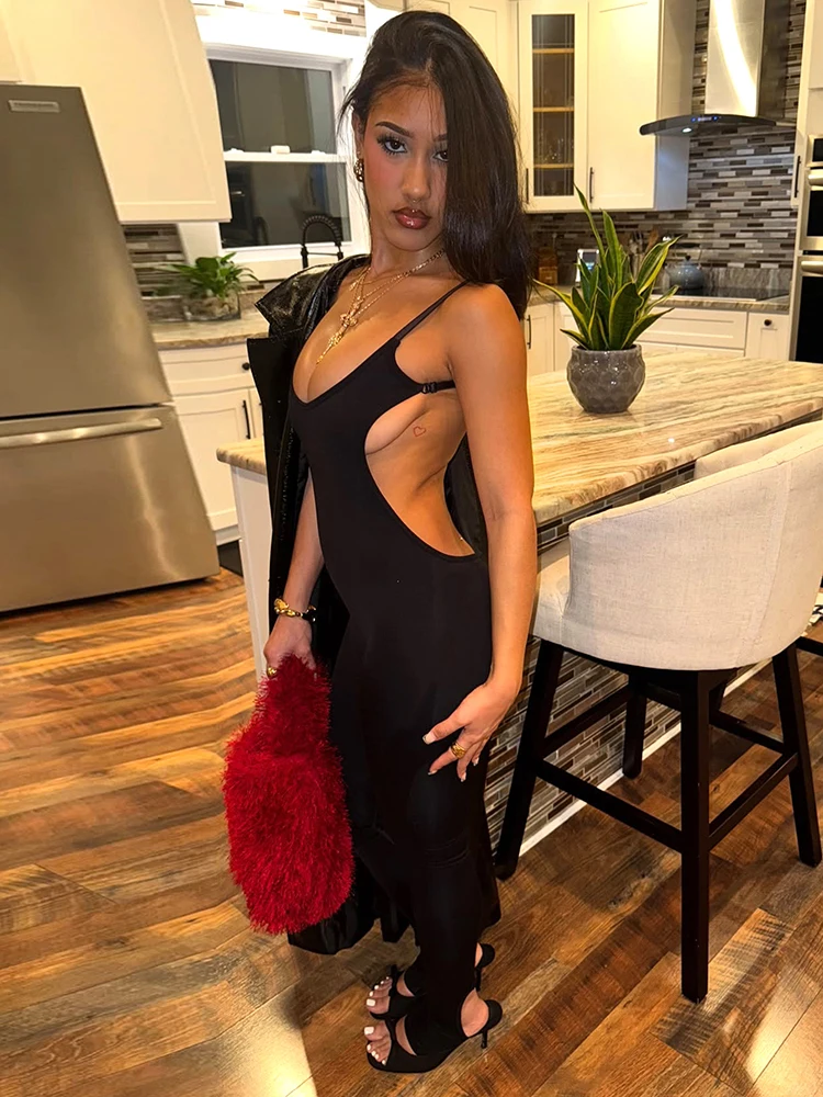 จั๊มสูทผ้ายืดสูงสำหรับผู้หญิง ดีไซน์เซ็กซี่ สายเดี่ยว เปิดหลัง โชว์เนินอก แฟชั่นสุดฮอต สีพื้น ทรงเข้ารูป เหมาะสำหรับใส่เที่ยวกลางคืน ชุดคลับแวร์