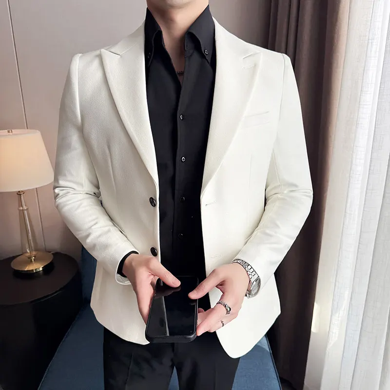 

Мужской деловой повседневный блейзер премиум-класса, блестящий, однотонный, с острыми лацканами, на двух пуговицах, для вечеринок и офиса