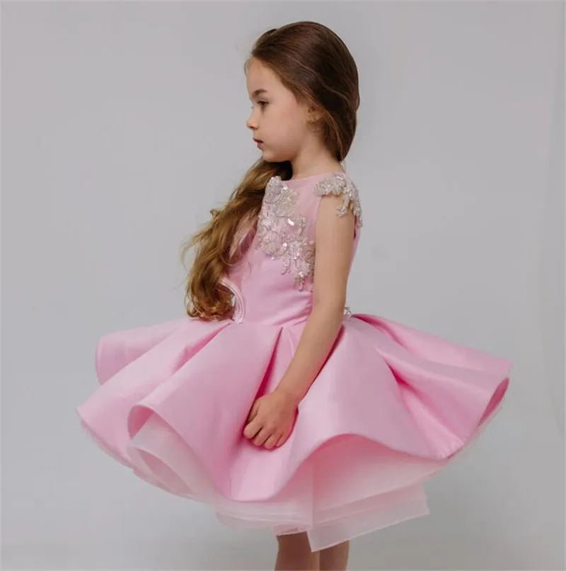 Vestido personalizado da menina da flor para o casamento, o pescoço, comprimento do joelho, sem mangas, roupa do miúdo, vestido de festa de aniversário, rosa, novo