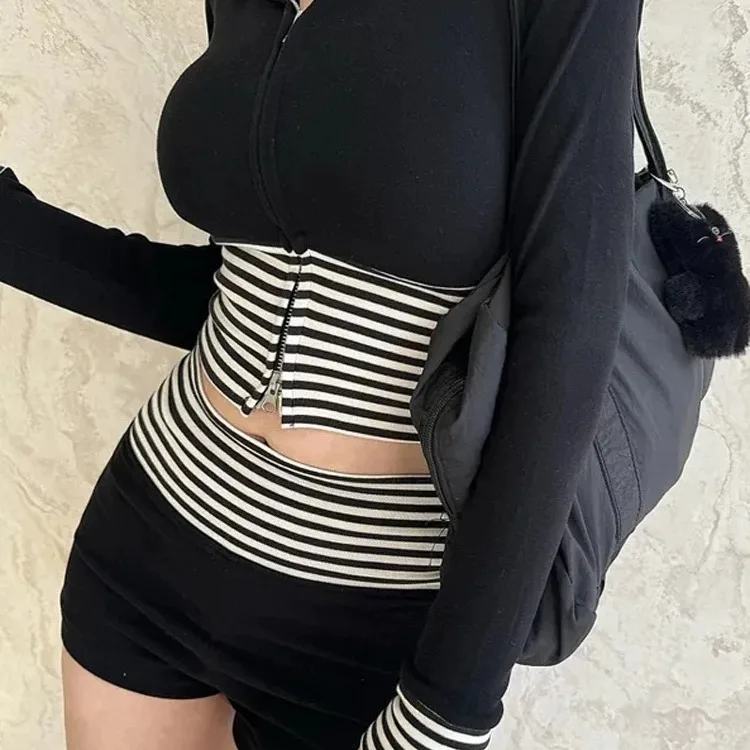 

Сексуальный спортивный комплект: укороченные брюки с высокой талией, худи и куртка. Женская модная одежда, облегающий крой, полосатые вставки. Осенняя коллекция. Китай.