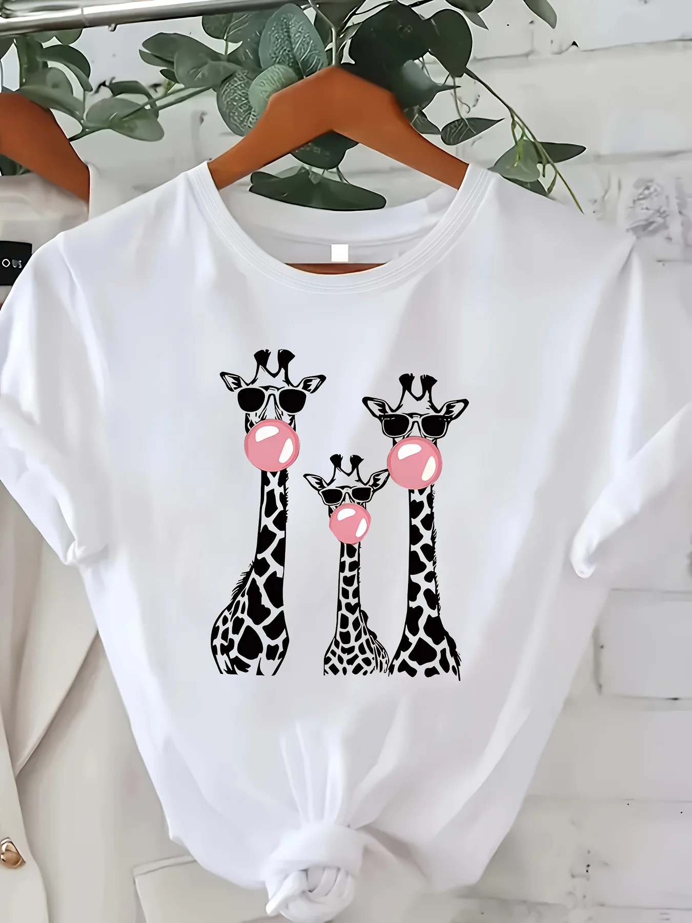 Women's Playful Giraffe & Crown Graphic Print T-Shirt Harajuku Sleeve Casual T-shirt Clothing Street Tops Tees Aesthetic Clothes