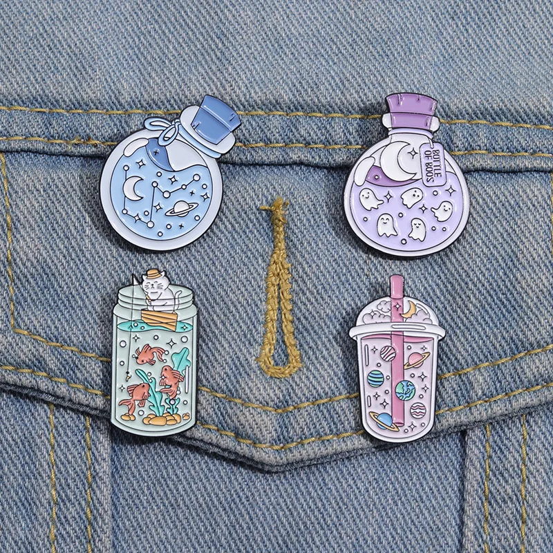 Pins de esmalte de gato blanco de dibujos animados con diseño de botella flotante Creative Planet, broche divertido de animal, insignia, accesorios de ropa, joyería de moda, regalos