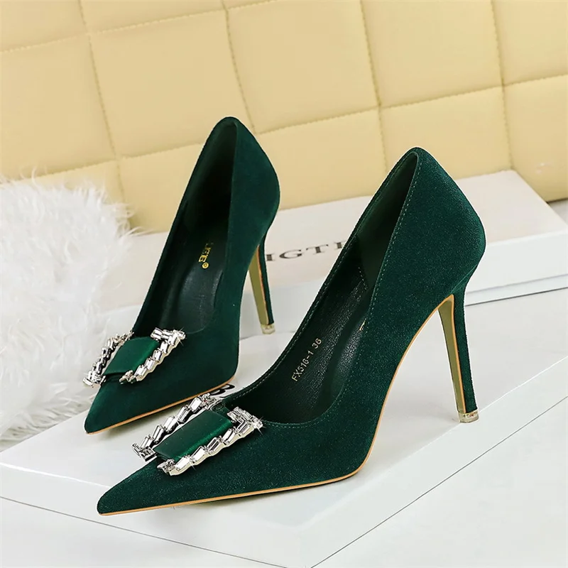 

Spring Fashion Elegant Women Super High Heels Party Pumps Flock Shallow Mouth Pointed Toe Metal Crystal Buckle Single Shoes