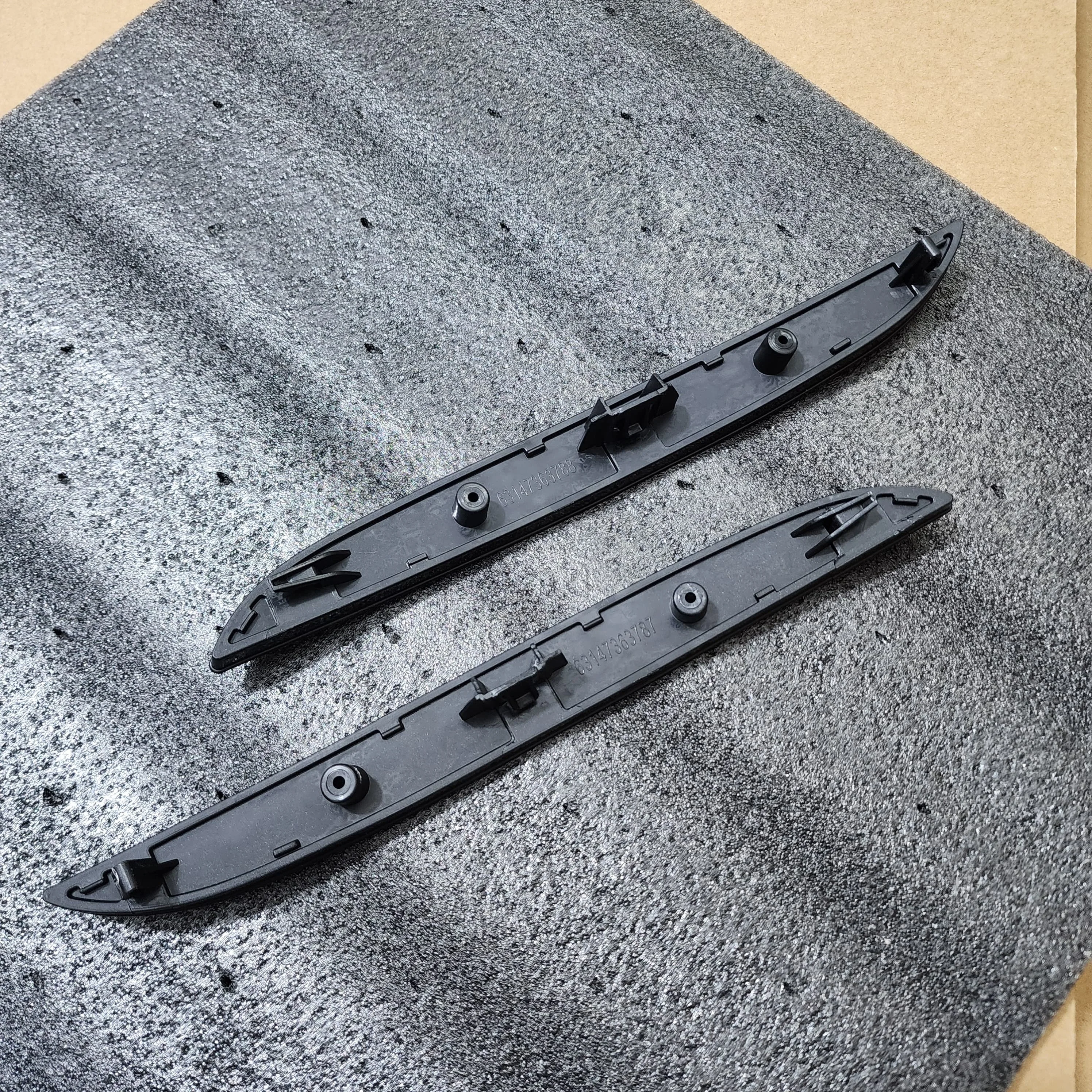Gloss Black Rear Bumper Reflector Insert Set Honeycomb For BMW 1 Series F20 F21 LCI Urban Line M Sport 2016-2019