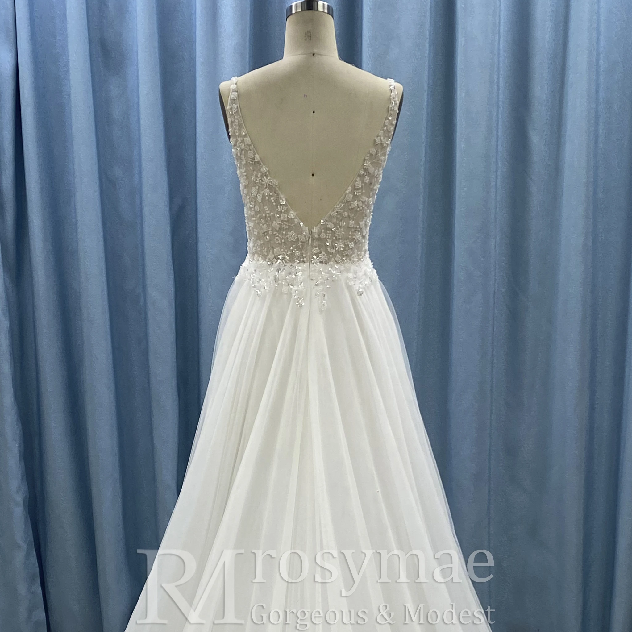 ชุดแต่งงานทรงเอไลน์ประดับคริสตัล Rosymae แบบเว้าลึก แขนกุด ดีไซน์เซ็กซี่หรูหราสำหรับเจ้าสาว