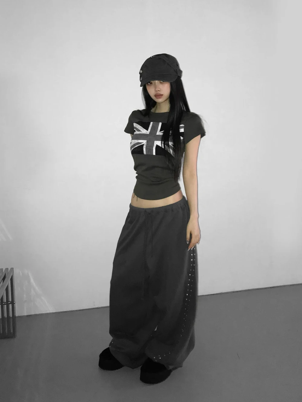 2026 New American Retro Loose Waist Daily Casual Simple Pants Street Trend Daily Sports Versatile niche Cross Rivet Print Ins