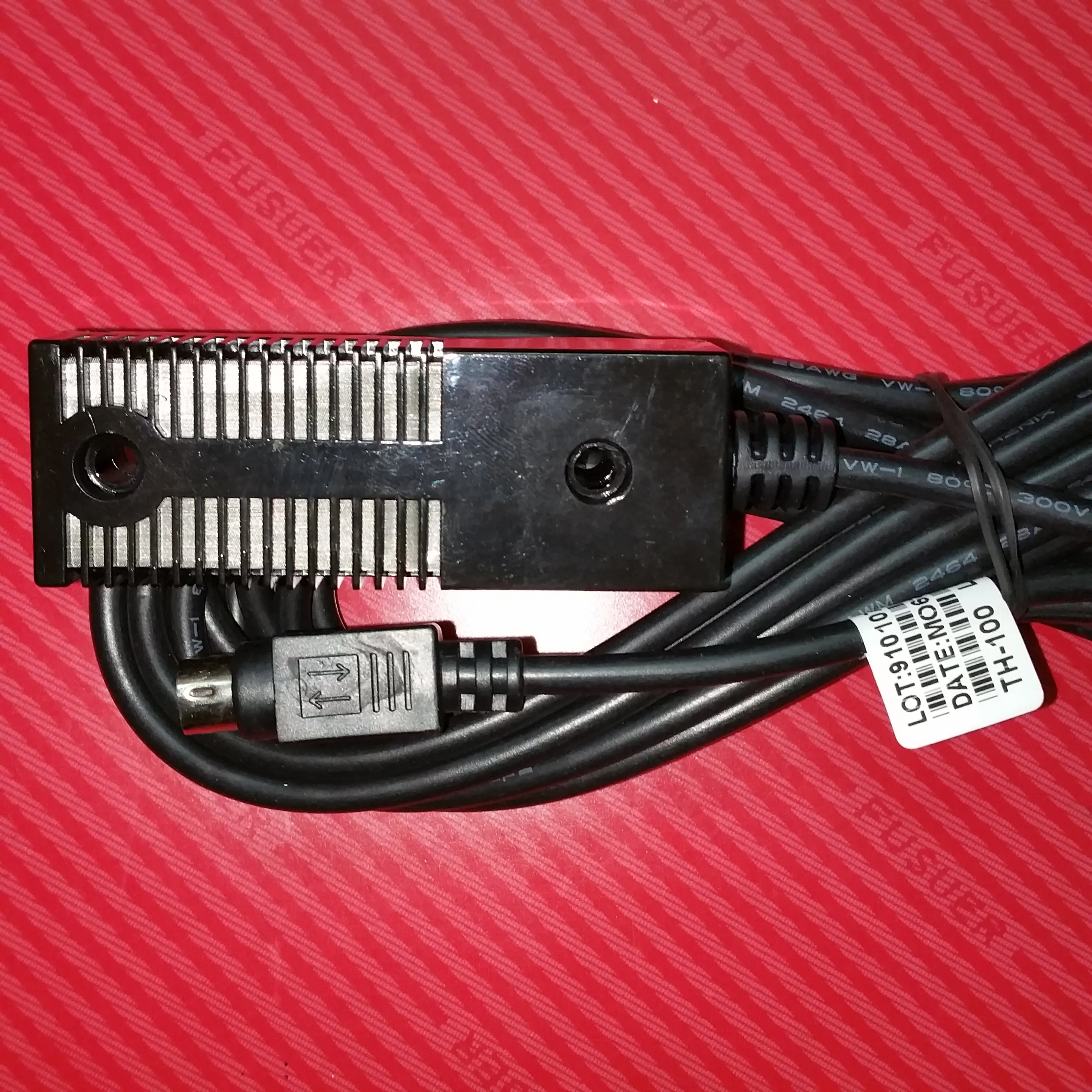 Temperature and humidity sensor TH-100XL = 5 is suitable for refrigerated wake-up boxes