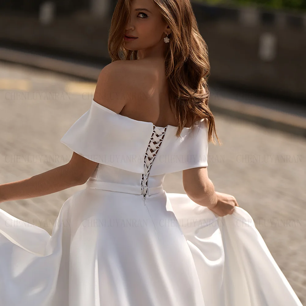 ชุดแต่งงานแบบเปิดไหล่ คอวีจีบระบาย ผ้าซาติน ชุดเจ้าสาวสั่งตัด ชุดเซ็กซี่สำหรับผู้หญิง ปี 2025 ชุดเจ้าสาว