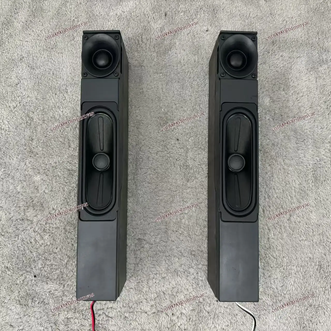 Un par de precios de altavoces bidireccionales de grado audiófilo, altavoces pasivos largos