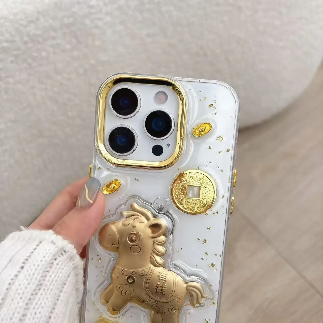 مناسبة لهاتف أبل آيفون 17 برو مار 17 اير 15 14 11 12 13 برو 16 بلس حافظة هاتف 2025 حصان المال منزل جديد لامعة غطاء السنة الجديدة