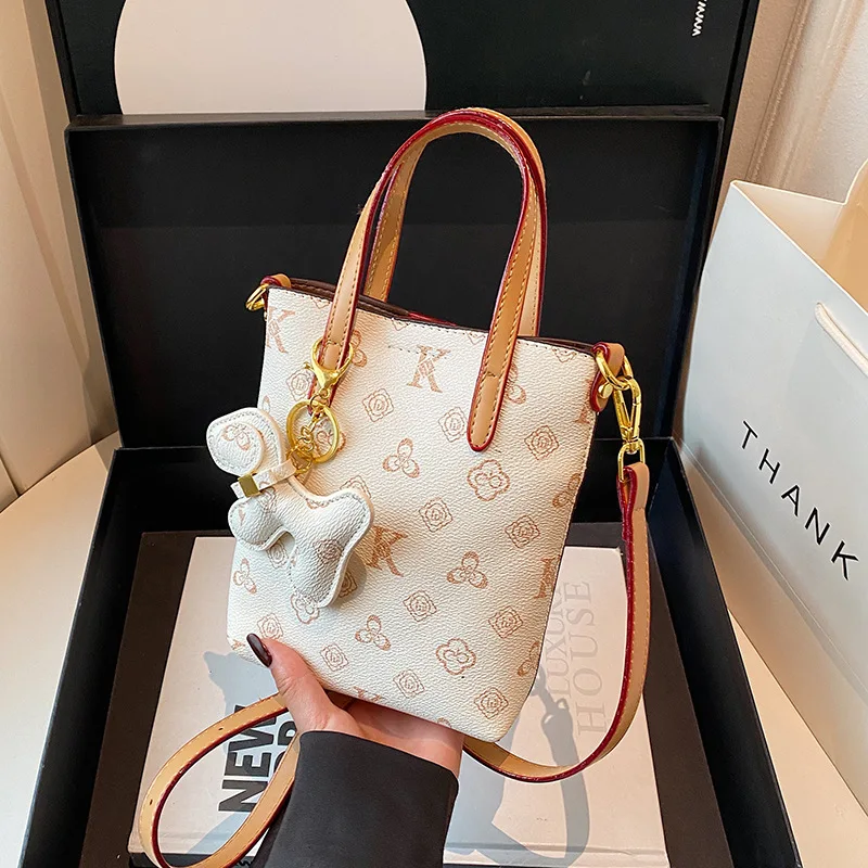 

Новинка 2023 года, женская винтажная сумка через плечо, ретро-кошелек через плечо, легкий держатель для телефона с несколькими карманами, повседневная шикарная эстетичная сумка-тоут