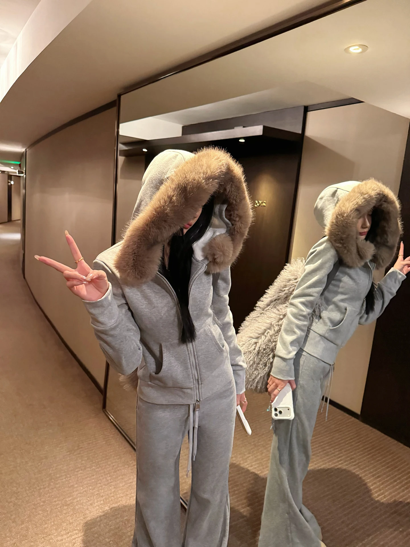 

Женский комплект из 100% хлопка: худи на флисовой подкладке и брюки. Повседневный зимний костюм-двойка в корейском стиле с брюками с высокой талией.