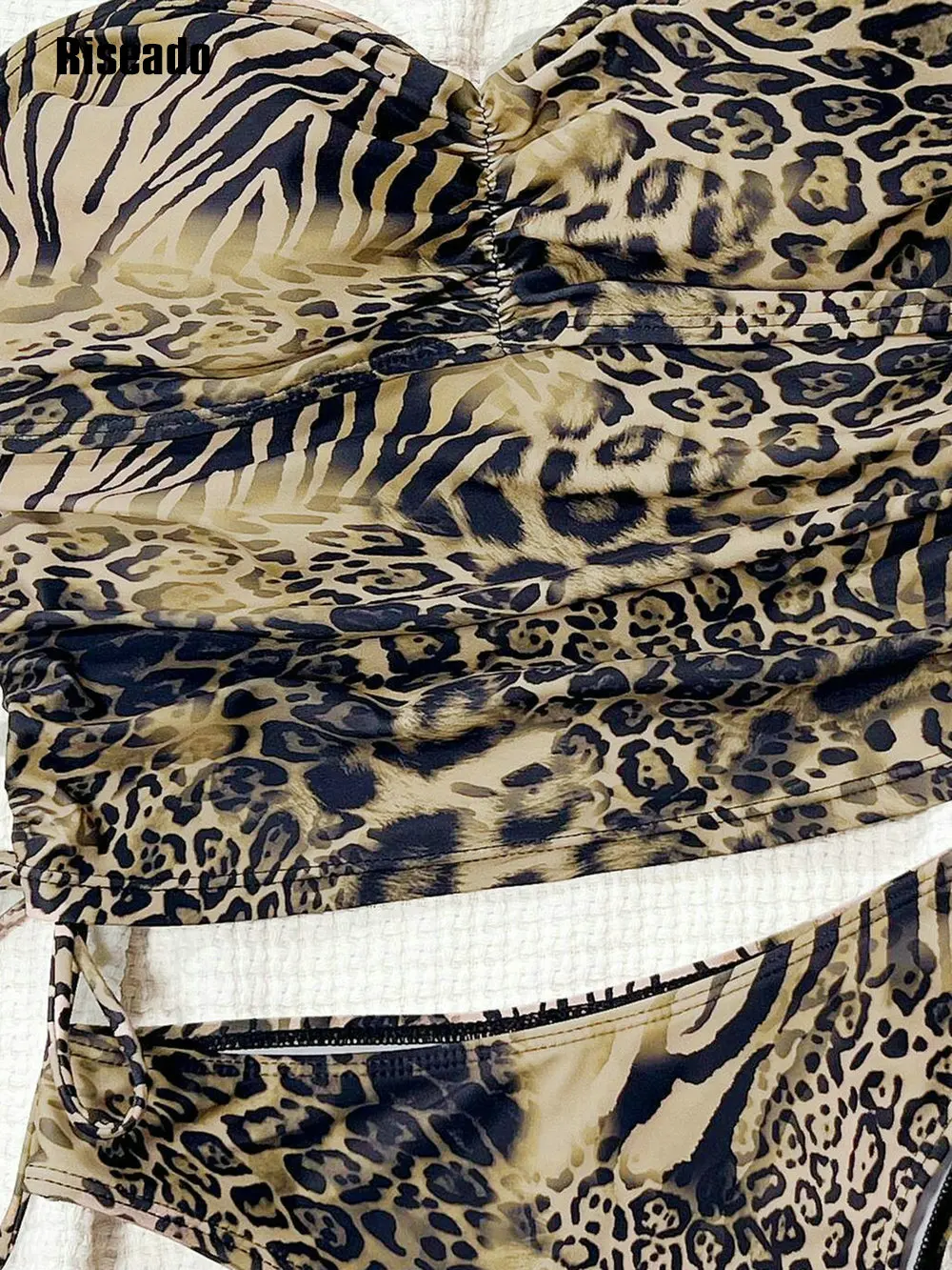 2026 レディースバンドーセクシーなビキニセットストラップレスヒョウツーピースレースアップ水着ハイウエスト水着ビーチクロス