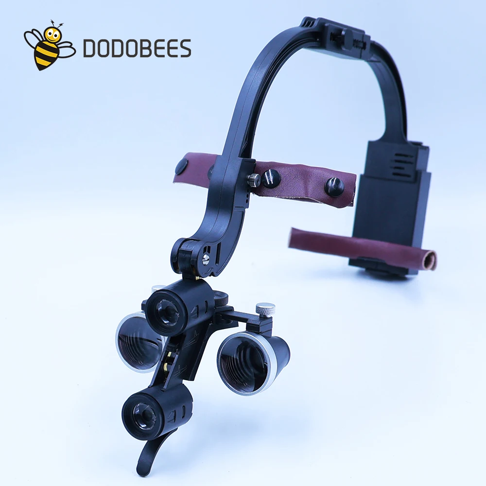 

Стоматологический бинокулярный увеличитель с 2,5-кратным и 3,5-кратным увеличением, оснащенный аккумулятором и светодиодной подсветкой, подходит для стоматологической хирургии.