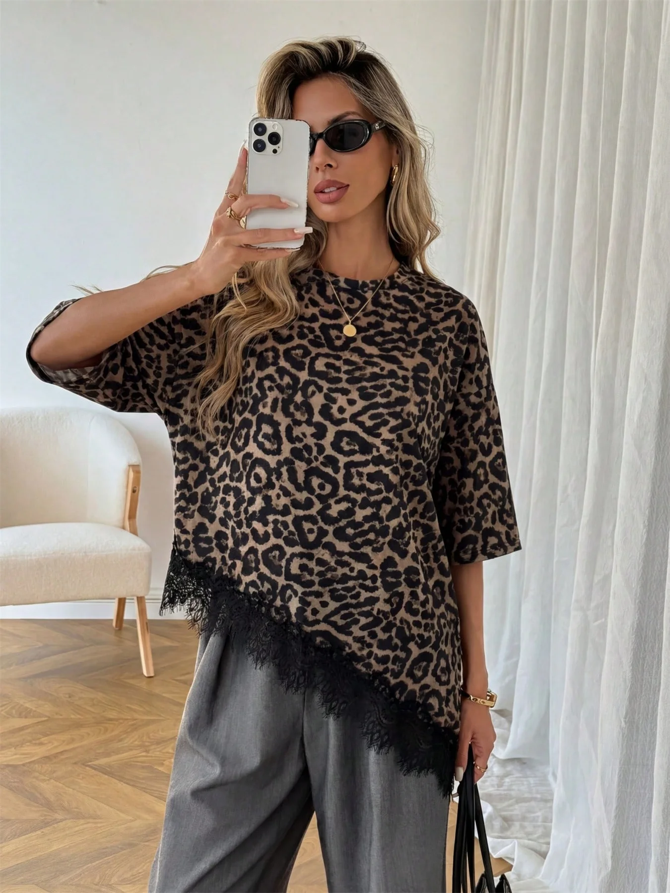 Nouveau produit été 2026 : T-shirt ample à manches mi-longues pour femme, imprimé léopard, avec empiècements et dentelle asymétrique