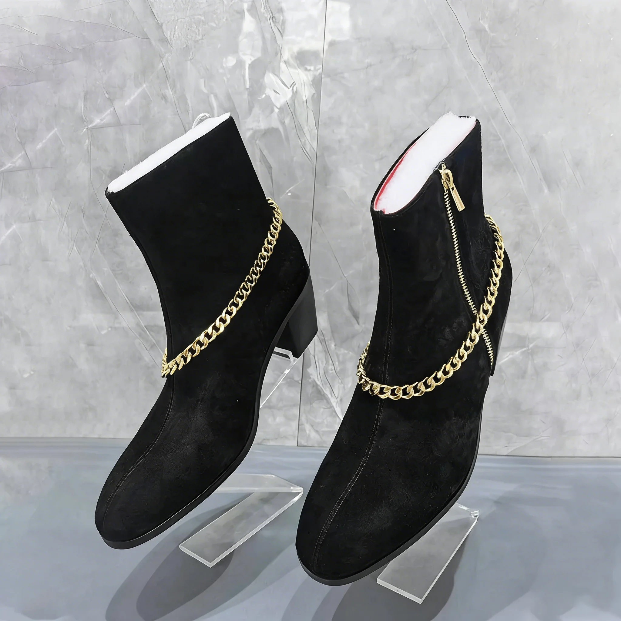 

Мужские черные замшевые ботинки до щиколотки с золотой цепочкой, на квадратном каблуке, модные, с боковой молнией, для вечеринок, свадеб, повседневной носки, большие размеры