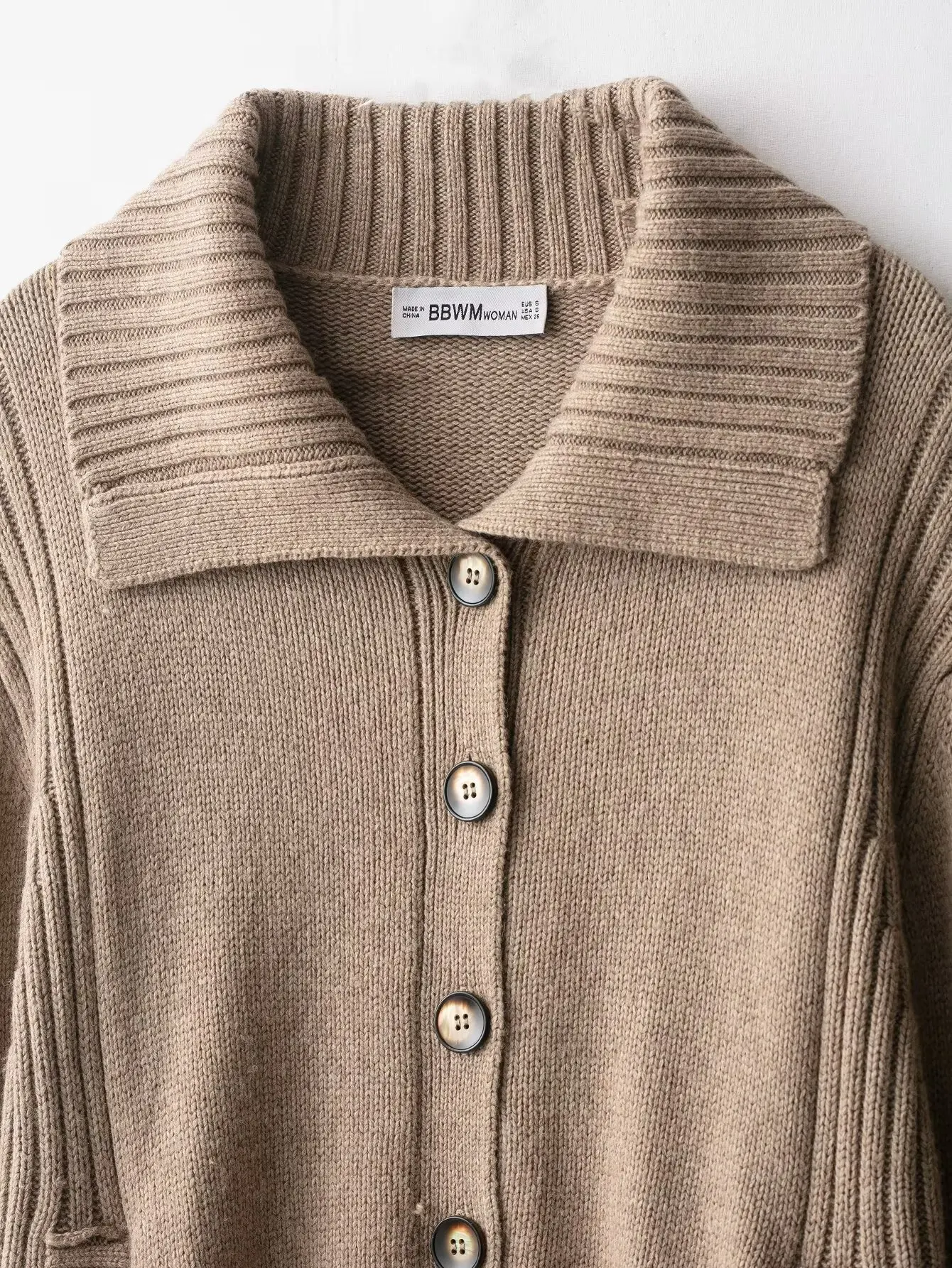 سترة متماسكة مضلعة لعام 2025 أنيقة وعصرية بنمط جديد ملابس مكتبية مريحة سترة مغرية كلاسيكية متعددة الاستخدامات