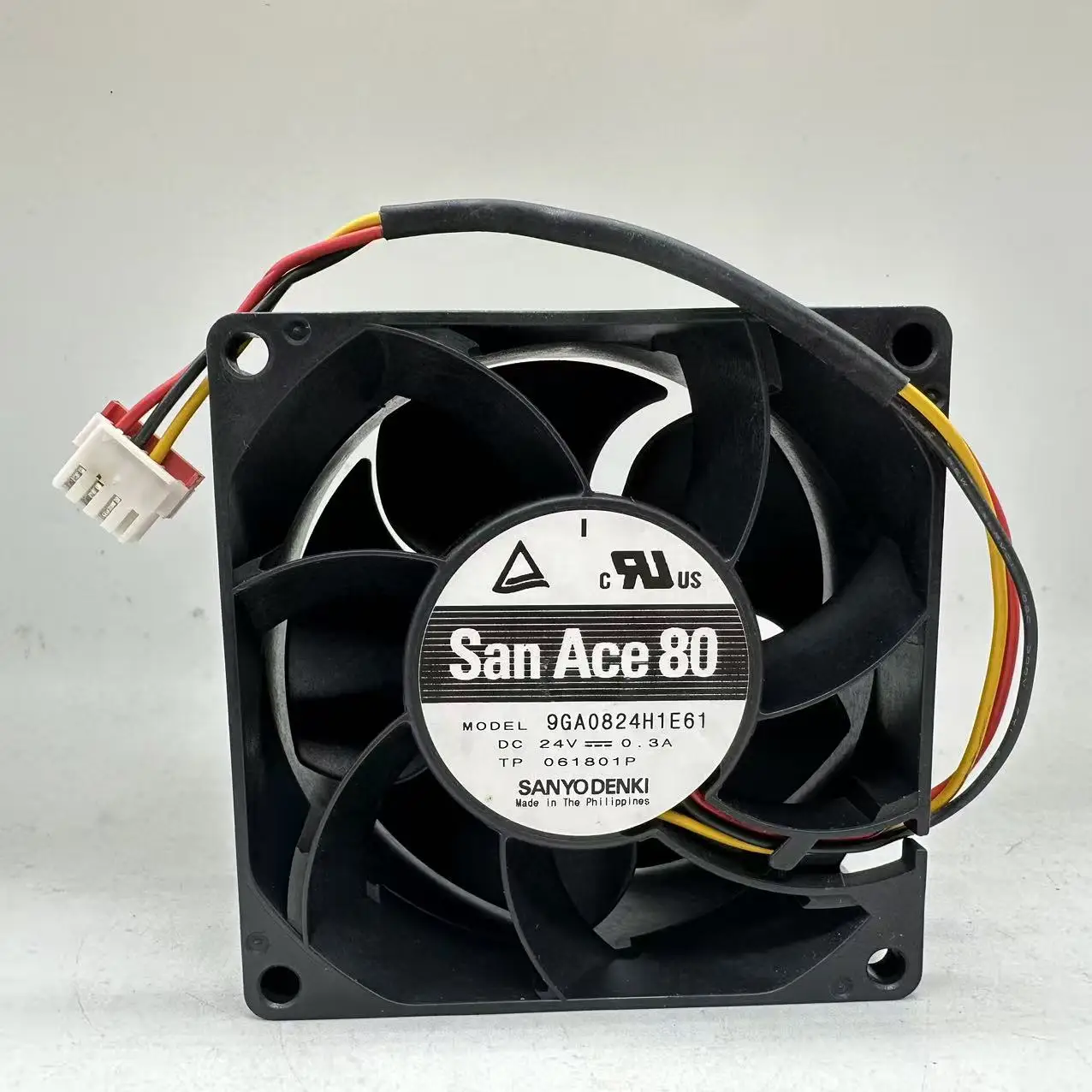 

SANYO DENKI 9GA0824H1E61 DC 24 В 0,30 А 80x80x38 мм 3-проводной охлаждающий вентилятор для сервера