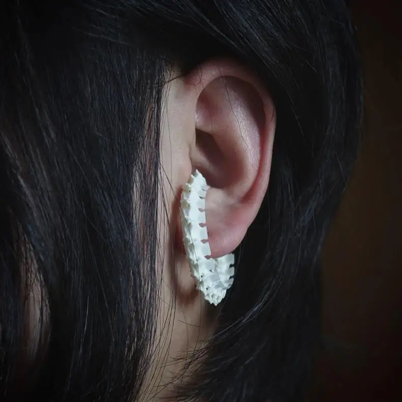 2025 جديد ثعبان العمود الفقري العظام قرط كبس Cyberpunk نمط الرجال والنساء مجوهرات هدية حفلة