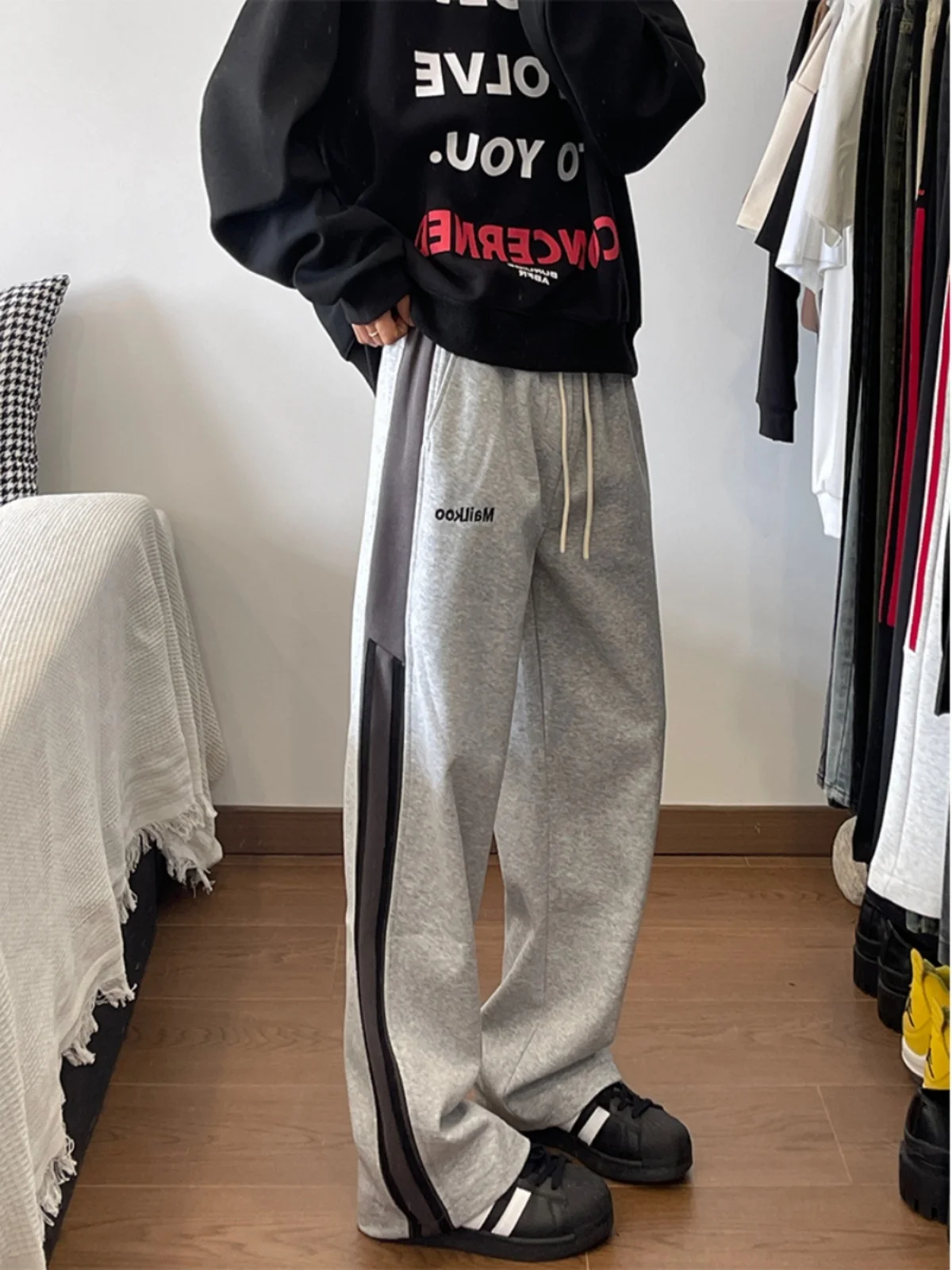 

Стильные прямые спортивные брюки в американском стиле для подростков, осенние повседневные брюки, дышащие, удобные, с микроэластичной тканью, в полоску