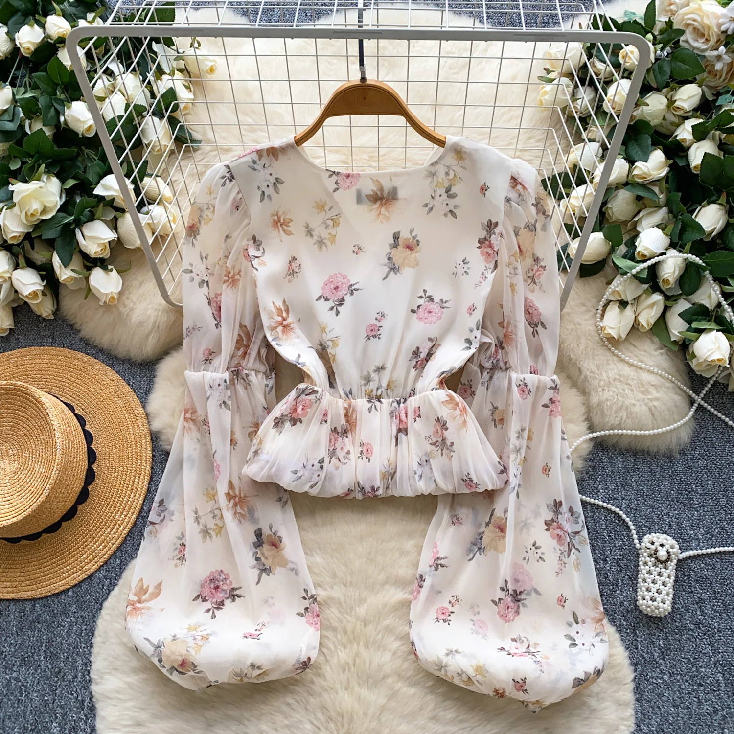 Bluzka vintage z nadrukiem, dekolt w serek, siateczka, długi rękaw, dopasowana, elegancka, modna, seksowna koszula damska, odzież damska.