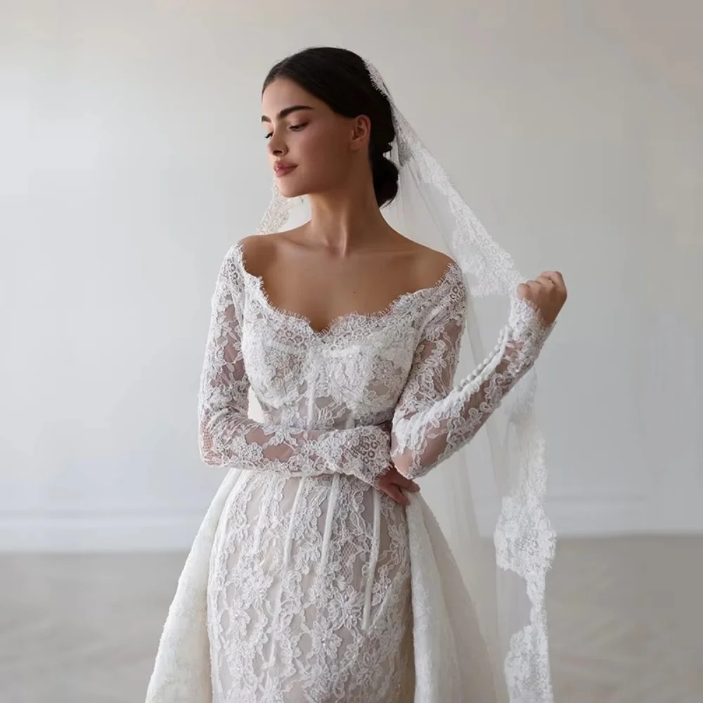 ชุดแต่งงานคอวีหรูหราแบบกำหนดเองพร้อมแขนยาว ชุดเจ้าสาวประดับลูกไม้ที่มีเสน่ห์สำหรับผู้หญิงพร้อมซิป