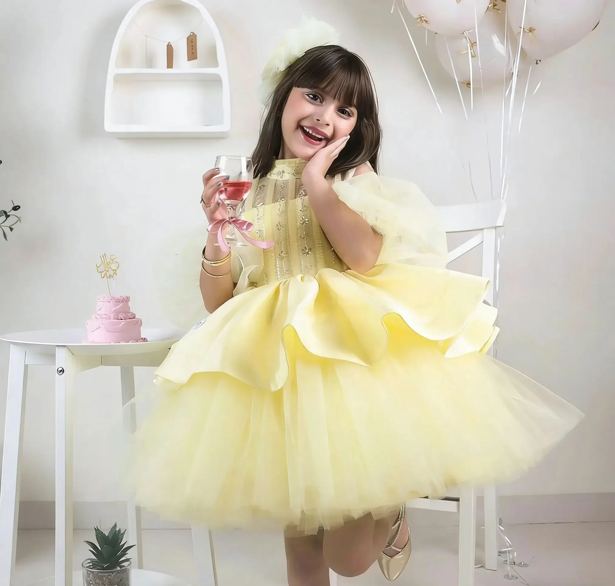 فساتين فتاة الزهور الصفراء لحفلات الزفاف مطرزة قبالة الكتف تول منتفخ الأميرة المقدسة الأولى بالتواصل الكرة ثوب مخصص