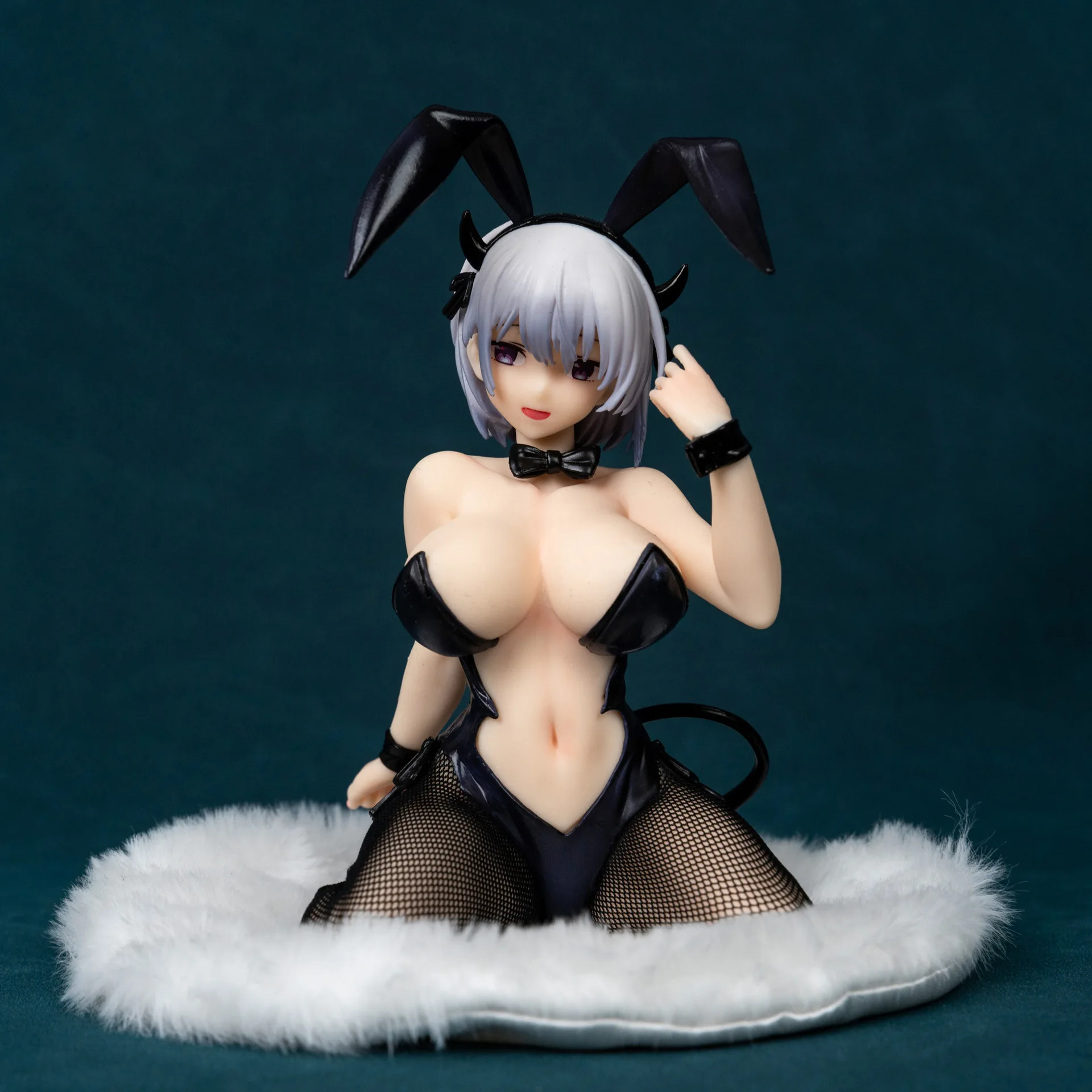 Figurine de jouet série beauté, chaussettes en maille, lapin fille Nainai assis, 15cm, Figurine Sexy, Statue d'anime, modèle d'ornement, poupée Kawaii à collectionner