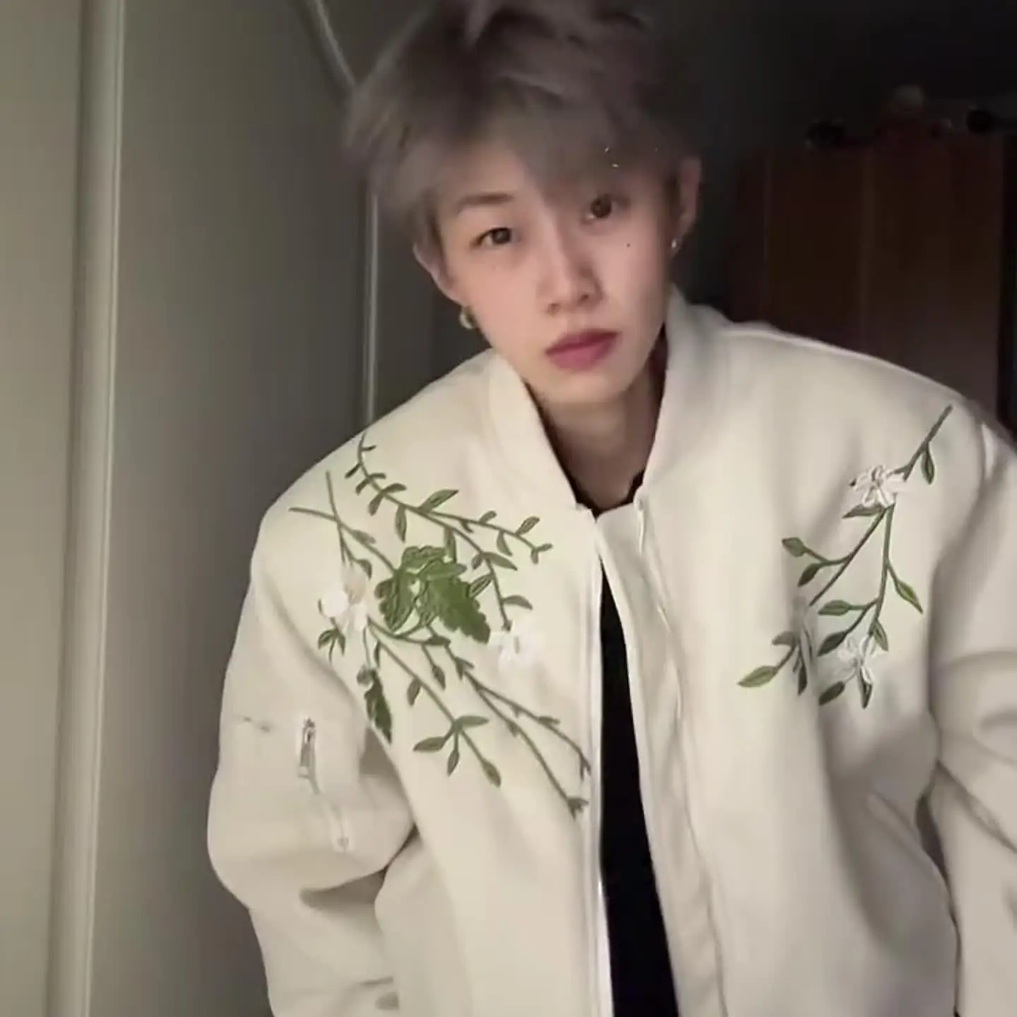 

Embroidered Floral Ring Jaet Casual Pilot Coat Men Women Spring Autumn Baseball orm ort Sle Waist-Cinching Design