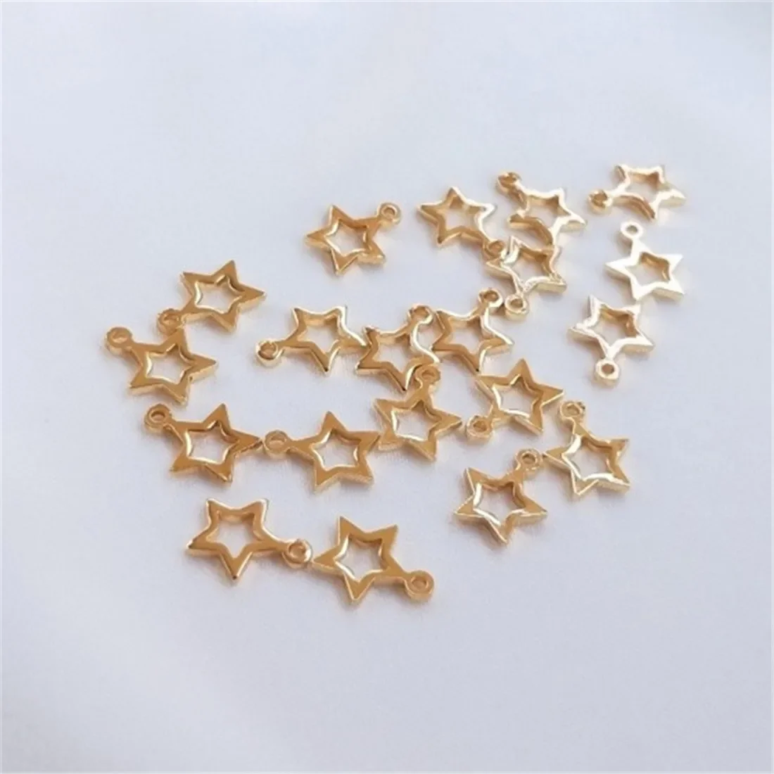 

14K Gold-plated Accessories Hollow Five-pointed Star Small Pendant 6mm Small Star Diy Accessories Mini Pendant Materials D017