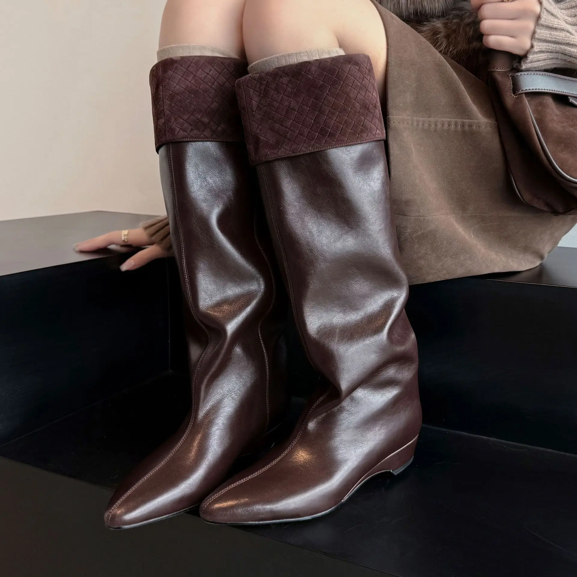 Maillard brown rhombus flanged piled boots women's 2026 autumn and winter new pointed low-heeled pleated high boots