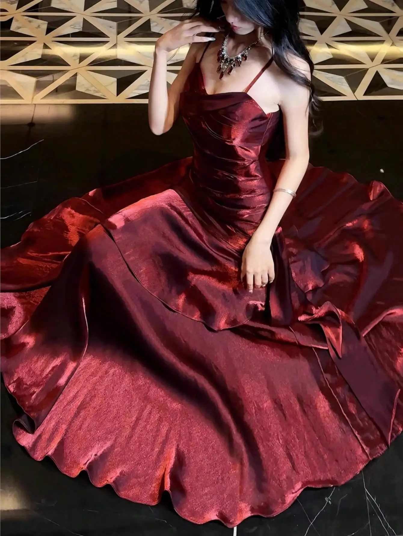 Estate nuovo verde elegante increspato maxi vestito da donna luce di lusso aderente fionda abiti a coda di pesce abito da festa vintage ballo di fine anno ed eventi