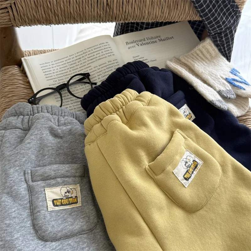 2025 جديد الخريف الشتاء الأطفال الصوف Sweatpants الكورية نمط بنين بنات سميكة الدافئة السراويل الرياضية غير رسمية بنطال أولادي A5661