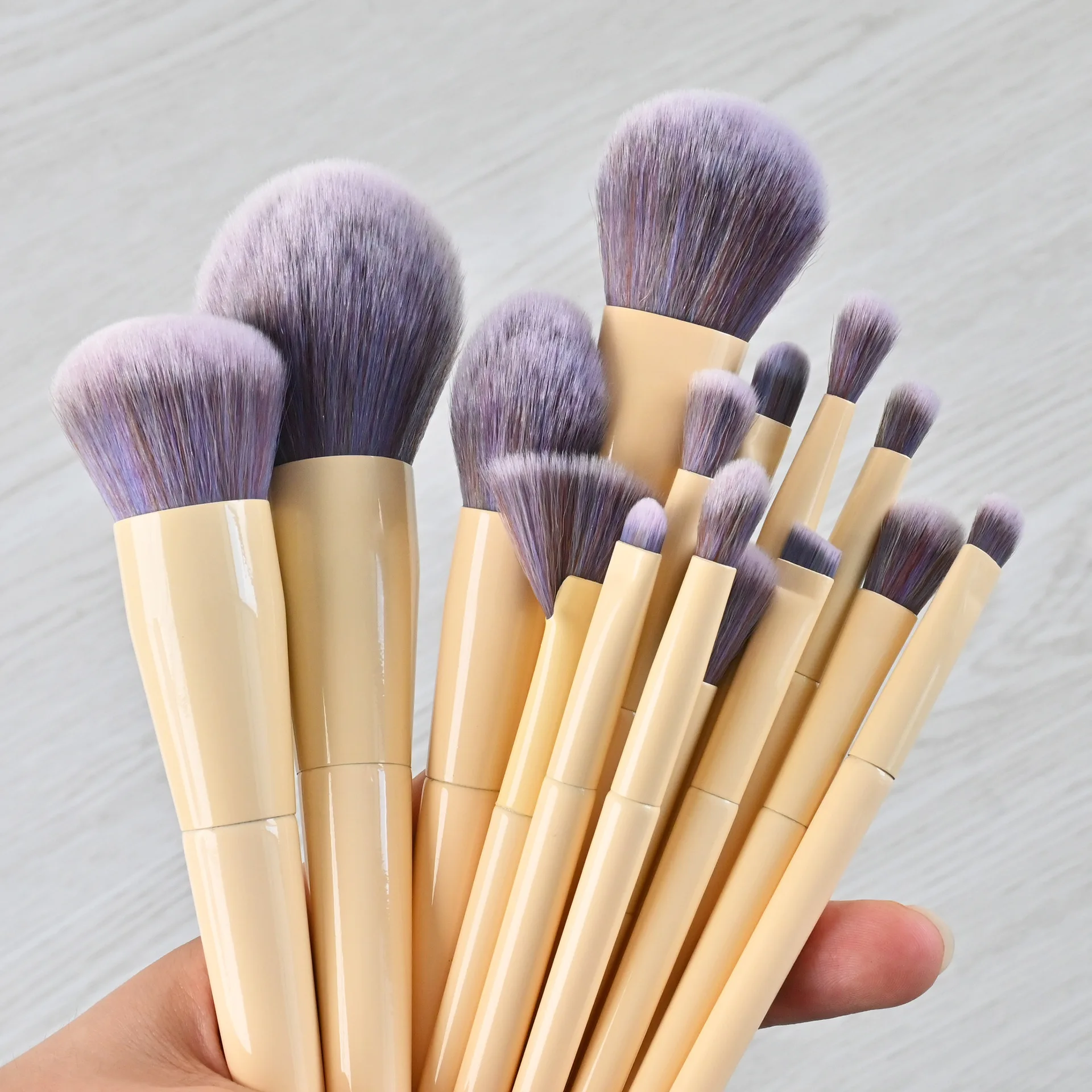 Pennelli per trucco Set di pennelli di lusso all'ingrosso di alta qualità vegano 15 pezzi Kit di pennelli per trucco Logo personalizzato Giallo chiaro 5 set