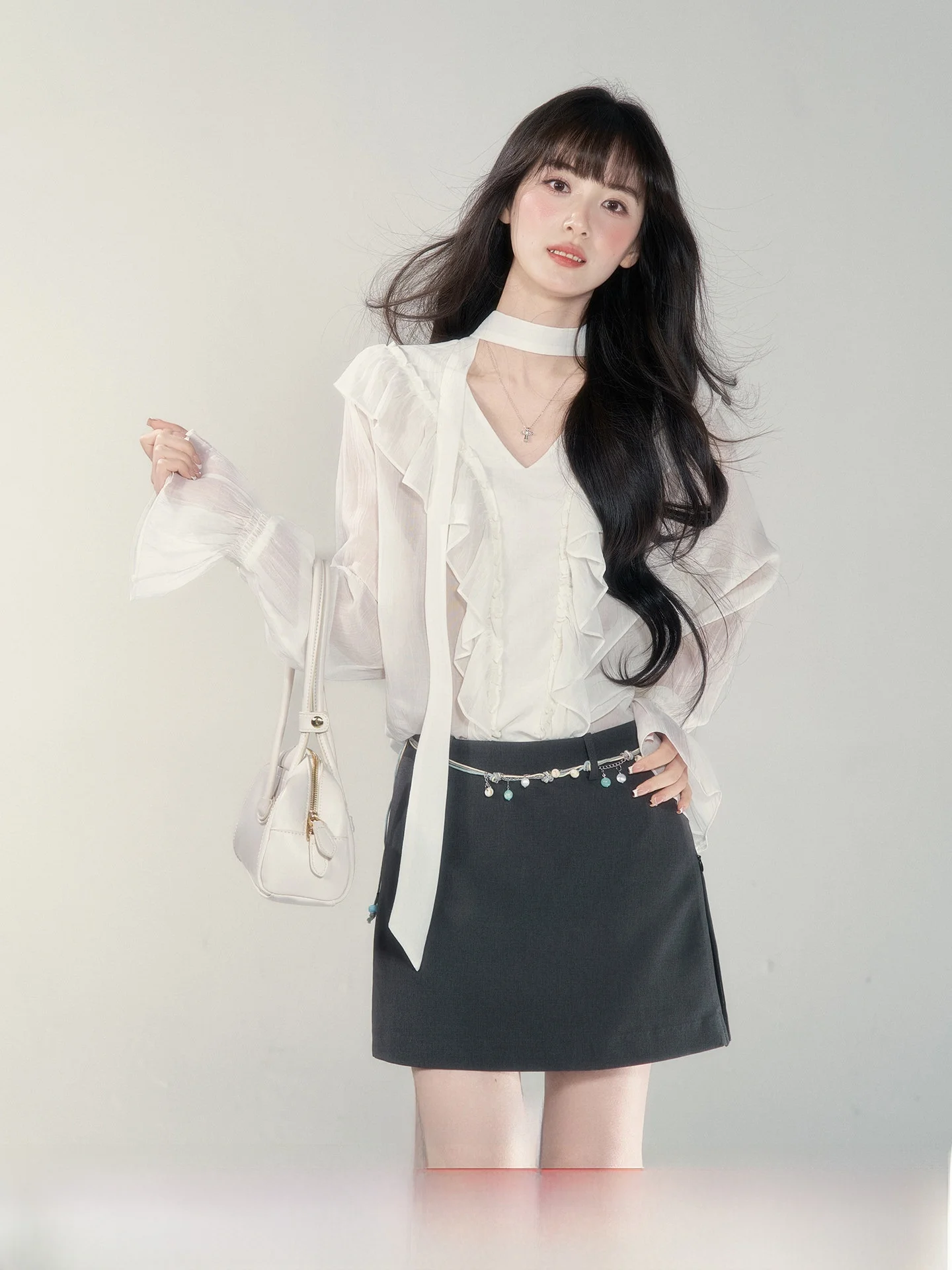 

Женская футболка с V-образным вырезом и длинным рукавом, весна 2026, новинка, комфортная, дышащая, свободного кроя, однотонная