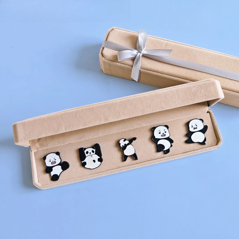 بروش الباندا على الطراز الصيني - هدية إبداعية ثقافية فريدة من نوعها، هدية رأس السنة/عيد ميلاد للعملاء، تذكار شارة معدنية إبداعية