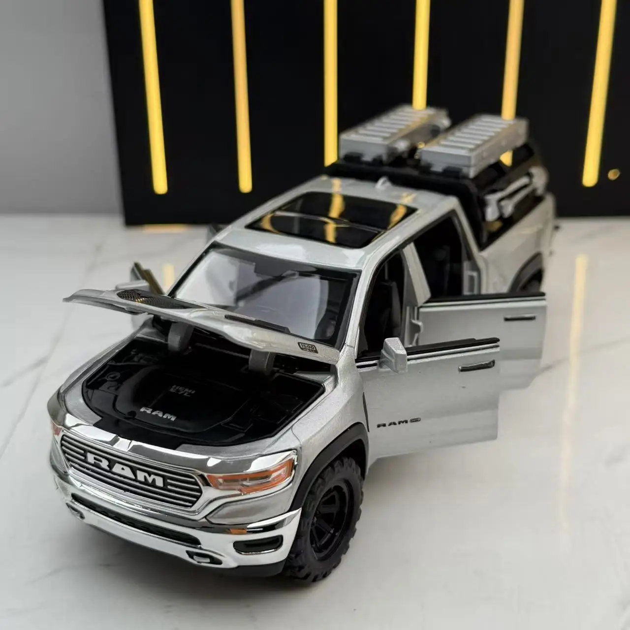 

1:32 Ram Mammoth 1500 TRX Off Road Pickup Truck Alloy Metal Diecast Model Car Desktop Display Collectible Holiday Ornament