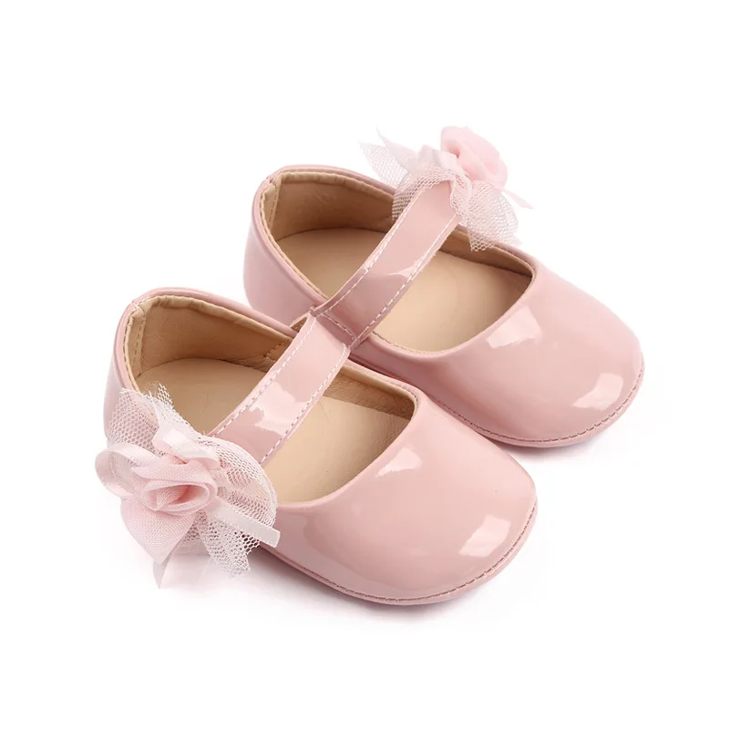 Scarpe da bambino fiori di pizzo suola in gomma antiscivolo pantofole da balletto in pelle PU scarpe eleganti da bambina scarpe da culla per bambini